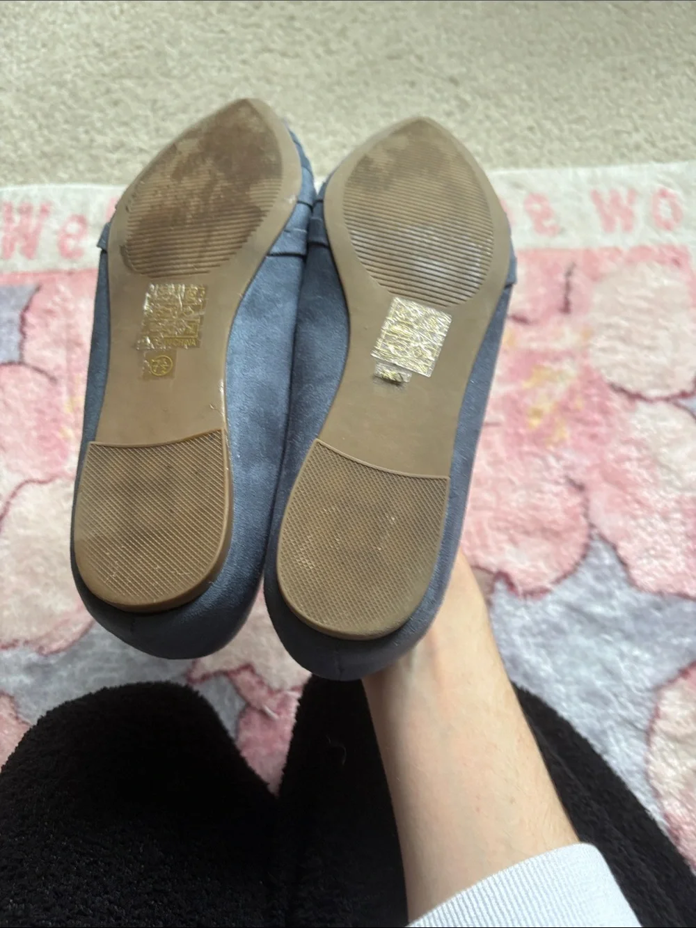 Pointed toe blue flats